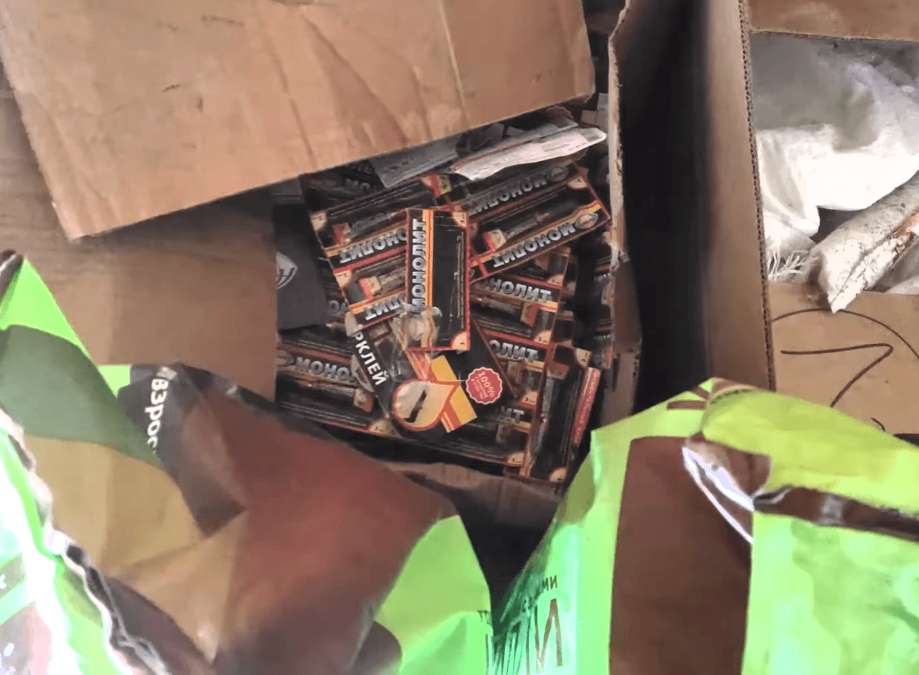 Коробка с суперклеем в «Покровской усыпалке»