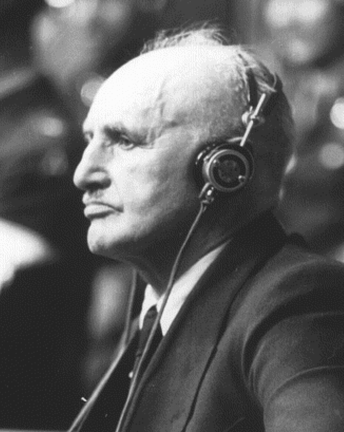 Юлиус Штрейхер в зале заседаний Нюрнбергского трибунала