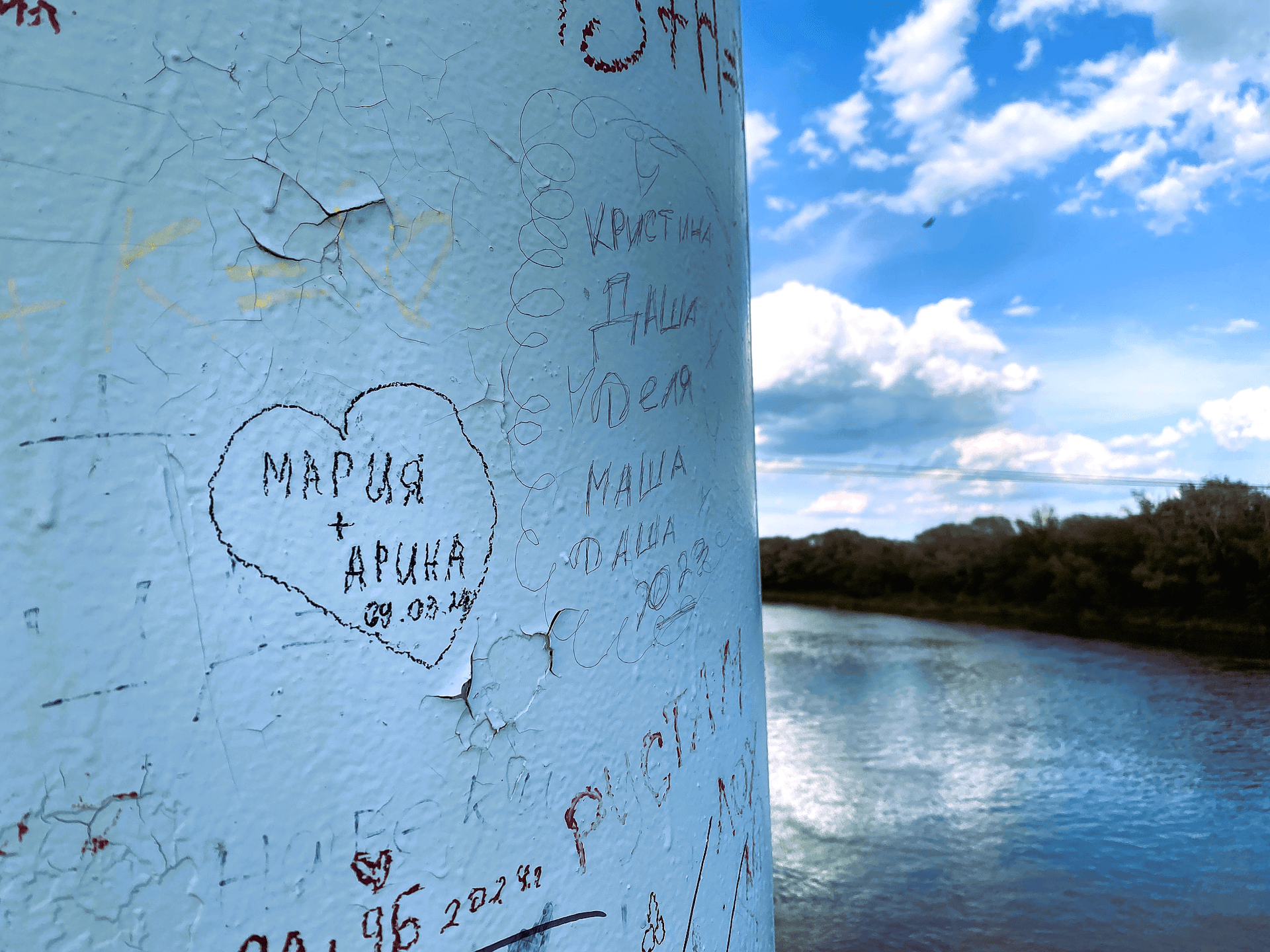 Доля тех, кто опасается аутинга вследствие обращения в полицию, в 2023 году выросла на 15%, это данные проекта «Сфера». Аутинг в полиции может завершиться уголовным делом, не исключают собеседники The Insider