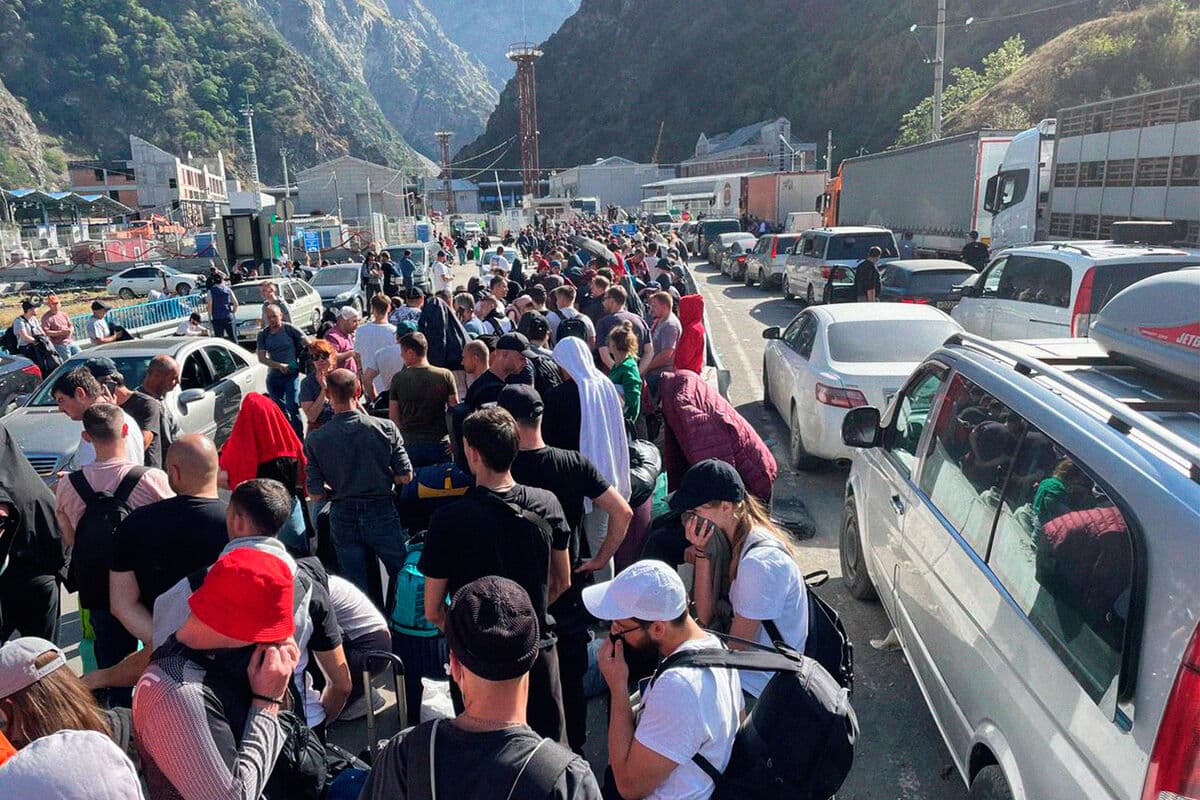 В сентябре 2022 года в Верхнем Ларсе на границе России с Грузией скопились огромные очереди желающих избежать мобилизации