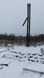 Металлический крест после сноса