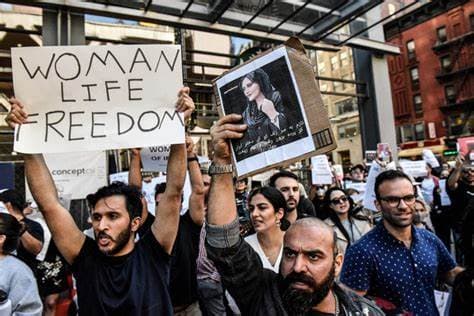 Протесты в Иране в 2022 году были жестоко подавлены