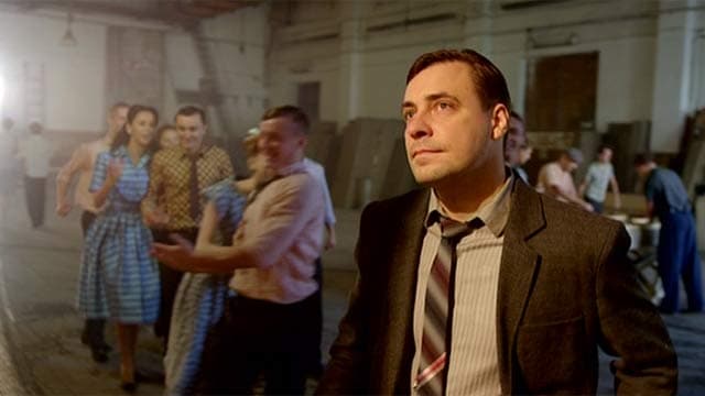 кадр из сериала «Оттепель»