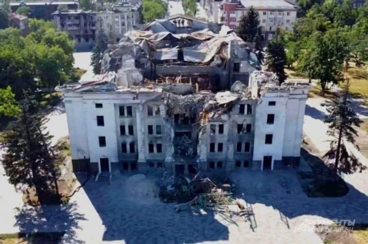 Задний фасад театра