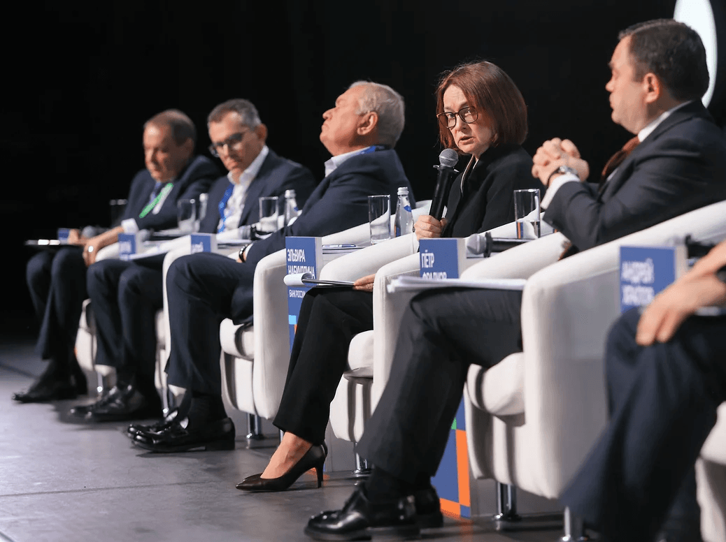 Эльвира Набиуллина на пленарной сессии Уральского форума «Кибербезопасность в финансах»