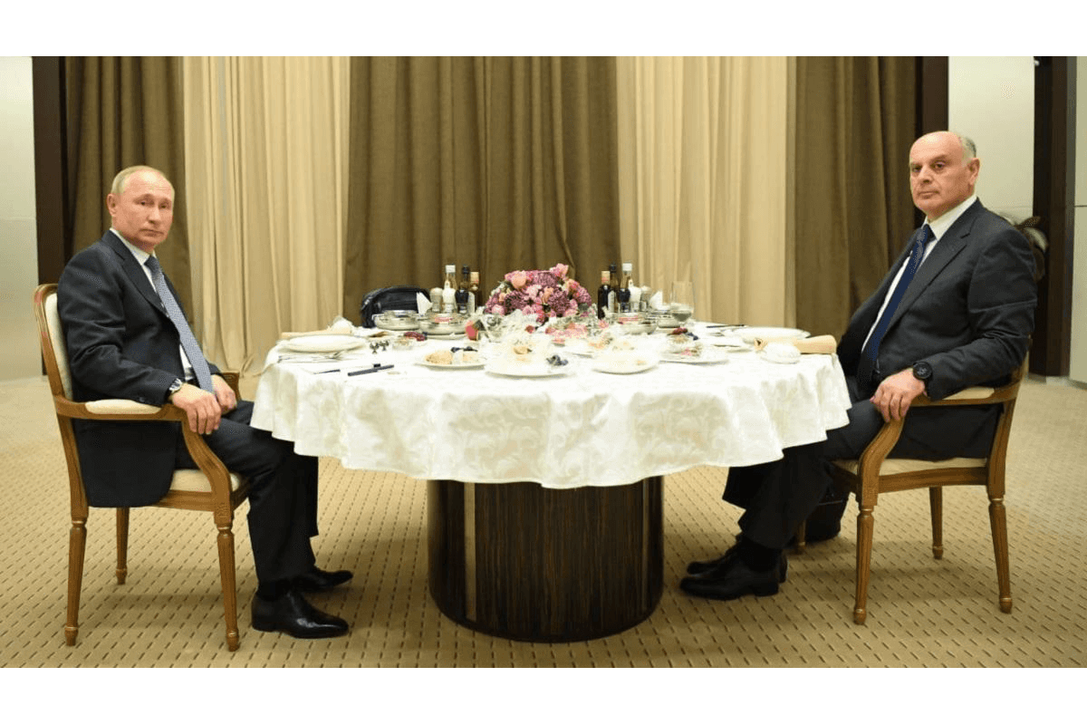 Суверенитет в обмен на электричество. Россия укрепляет протекторат в Абхазии и Нагорном Карабахе, и это только начало