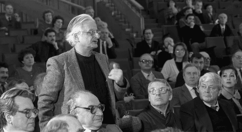 «Стране был дан шанс выбраться из ужасной ямы»: как 35 лет назад со съезда кинематографистов началась перестройка