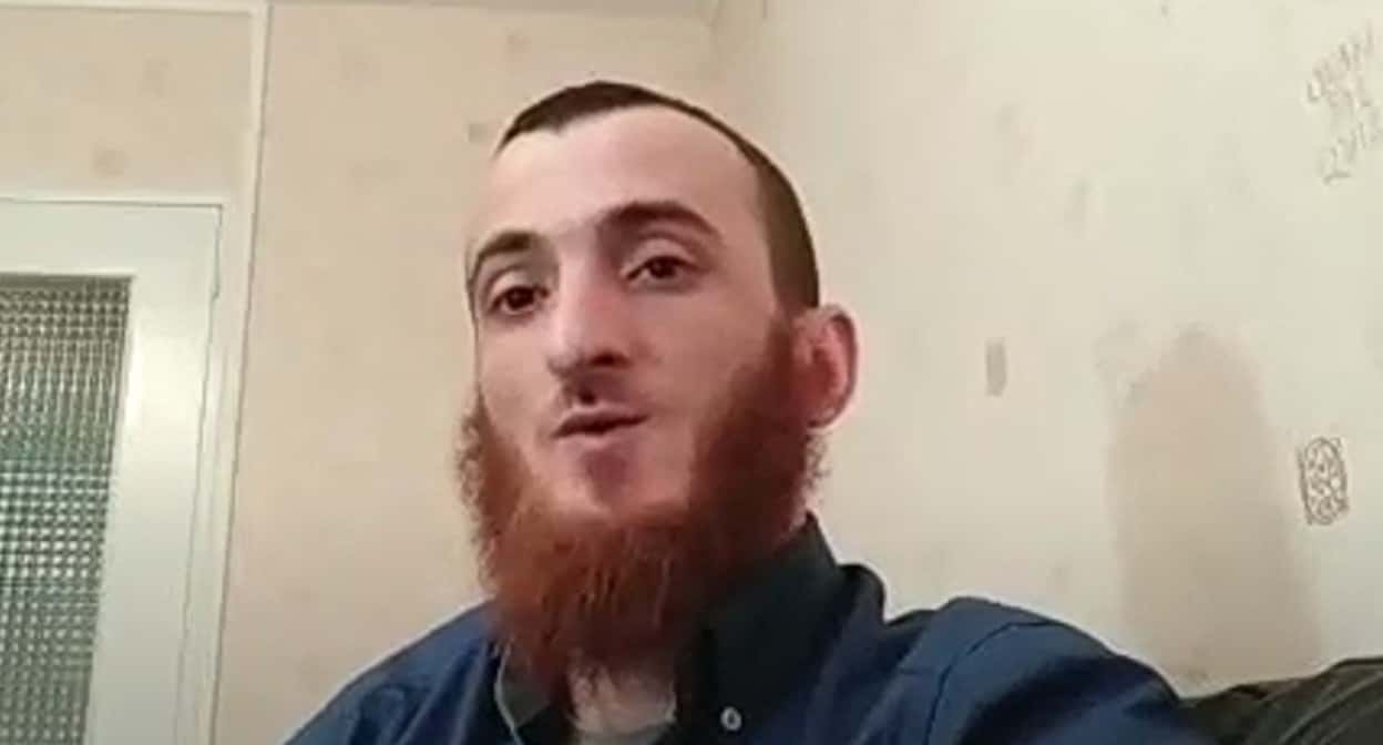 «Прислали фотографии голых матери и сестры». Еще один чеченский блогер сообщил о похищении и пытках членов его семьи