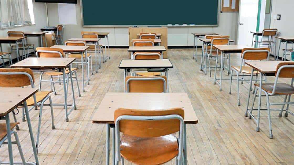 Учителей обяжут проводить со школьниками «разговоры о важном». Среди тем — «110-летие автора гимнов СССР» и «воссоединение с Крымом»