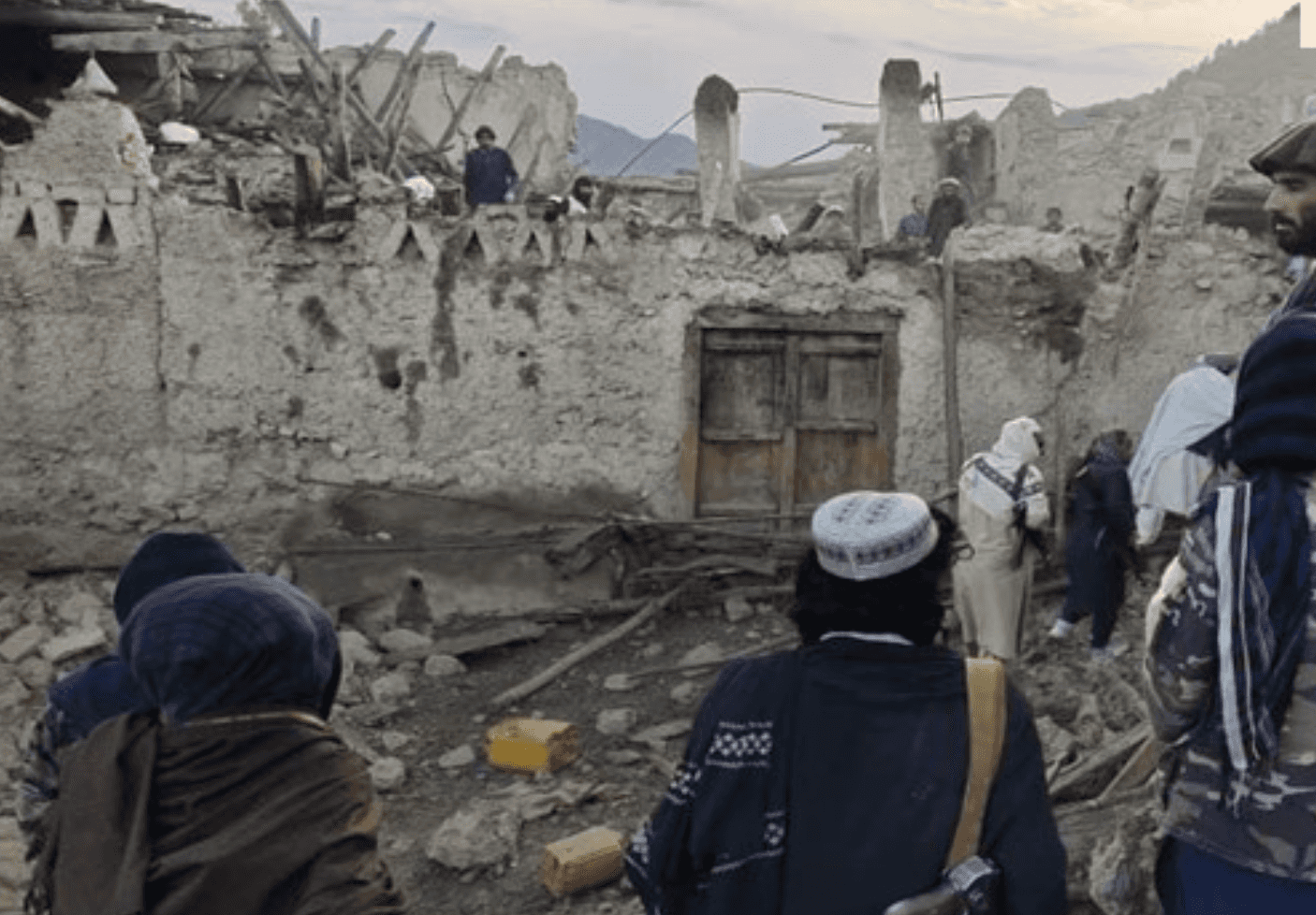 В Афганистане 280 человек погибли и 600 пострадали из-за мощного землетрясения — Bakhtar News Agency