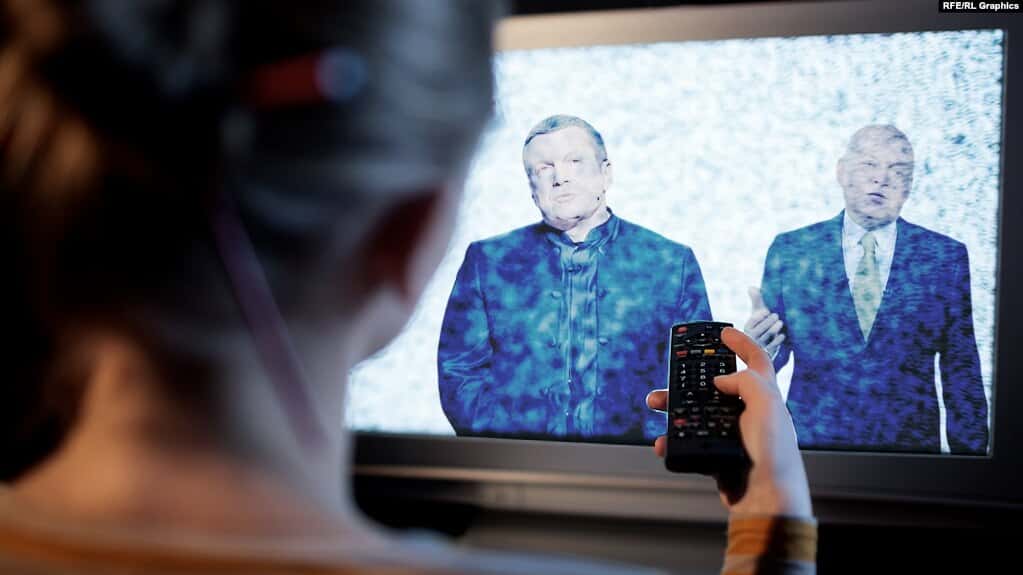 «Людей еще можно спасти, если не оставлять их наедине с Соловьевым». Андрей Лошак о разрыве связи между сторонниками и противниками войны