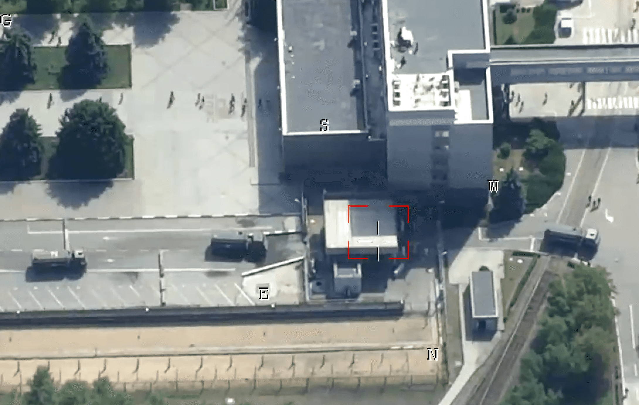 Российские войска завезли неизвестный груз на Запорожскую АЭС, источники говорят о минировании электростанции (видео)