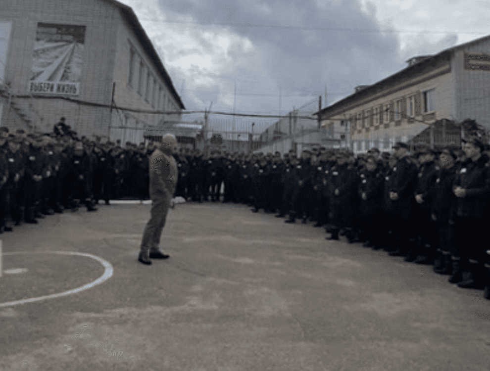 «После дезертирства следует расстрел». В соцсетях появилось видео, где Пригожин вербует заключенных