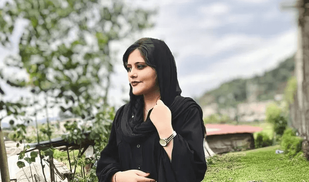 В Иране начались протесты после убийства полицией 22-летней Махсы Амини за «неправильный хиджаб»