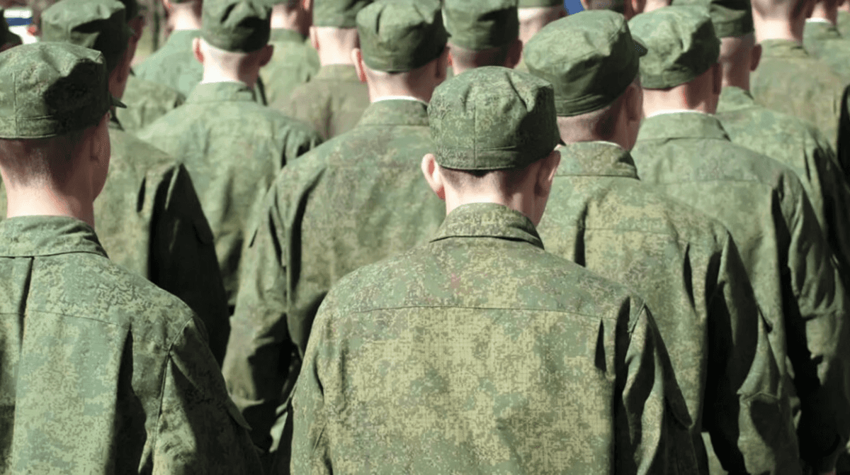 Денег нет, но вы сражайтесь. Владимир Милов о том, как у Путина кончаются деньги на войну