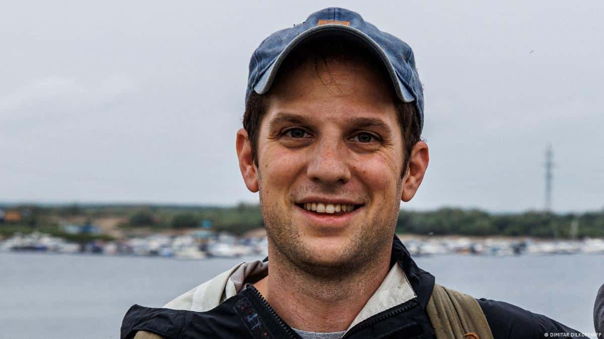 WSJ: Силовики следили за Гершковичем до поездки в Екатеринбург. Он подозревал, что его телефон прослушивают