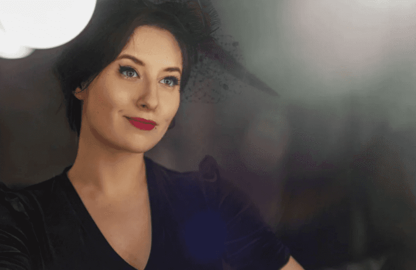 Дочь пропагандиста Соловьева живет в Москве, критикует войну и ставит феминистские спектакли — «Верстка»