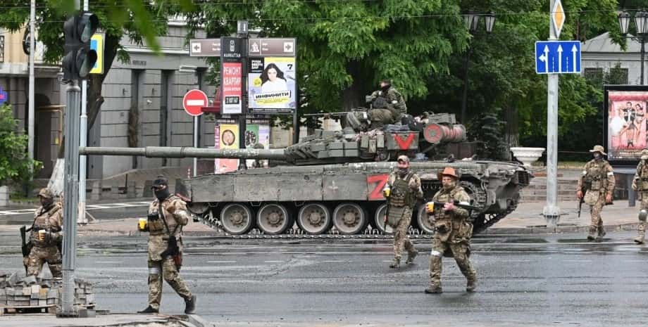 «Сплотиться вокруг президента». Как политики, пропагандисты и боты отреагировали на мятеж ЧВК Вагнера и танки в городах