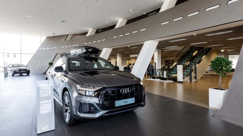 «Volkswagen AG выбрал Audi брендом, который крикнет что-то по поводу санкций. Но Bentley не останется без поддержки» — автоэксперт