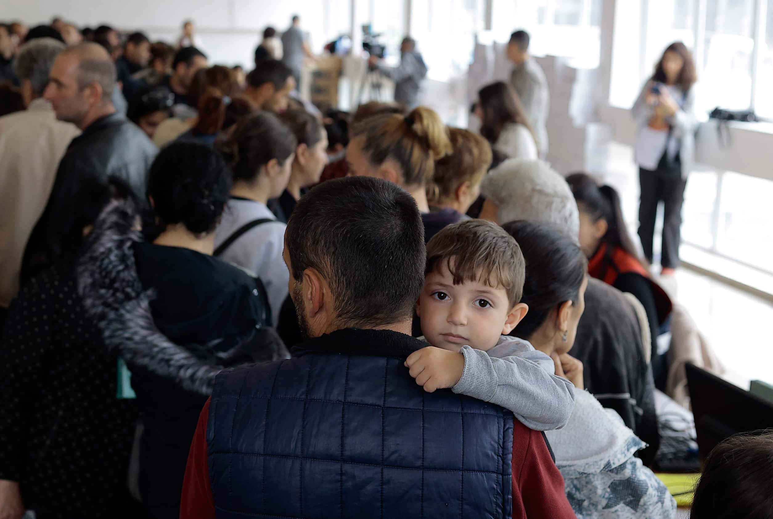 «Нас бросили. Весь мир оглох». Репортаж с границы Нагорного Карабаха