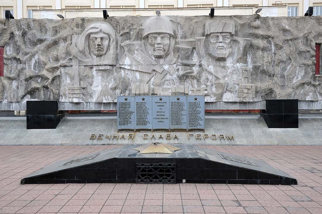 В Норильске потушили Вечный огонь, подозрение пало на детей 10 и 11 лет. Юристы утверждают, что уголовное дело придется закрыть