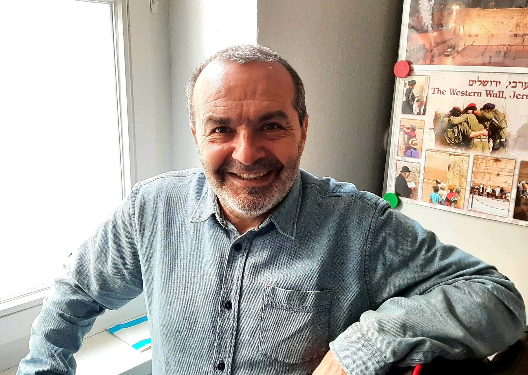 Российские телеканалы клеймят «иноагентов», оставшихся за границей без работы. Но найти удачные примеры не получается