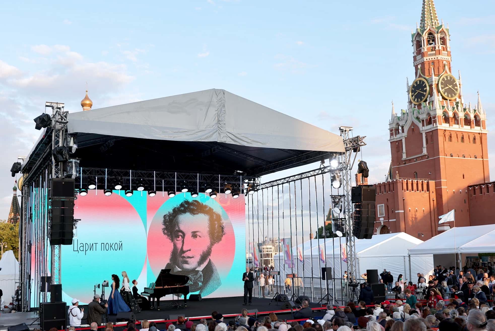 Общество фиги в кармане. Как концерты и фестивали стали одновременно инструментом пропаганды и способом выразить диссидентство