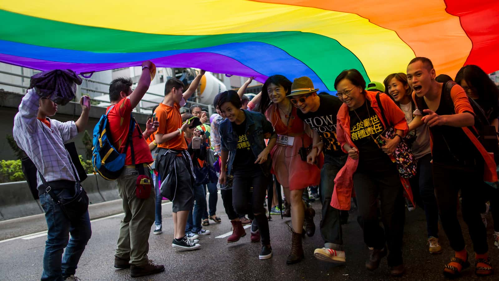 Две страны, одна система. КНР тоже захлестнула волна государственной гомофобии