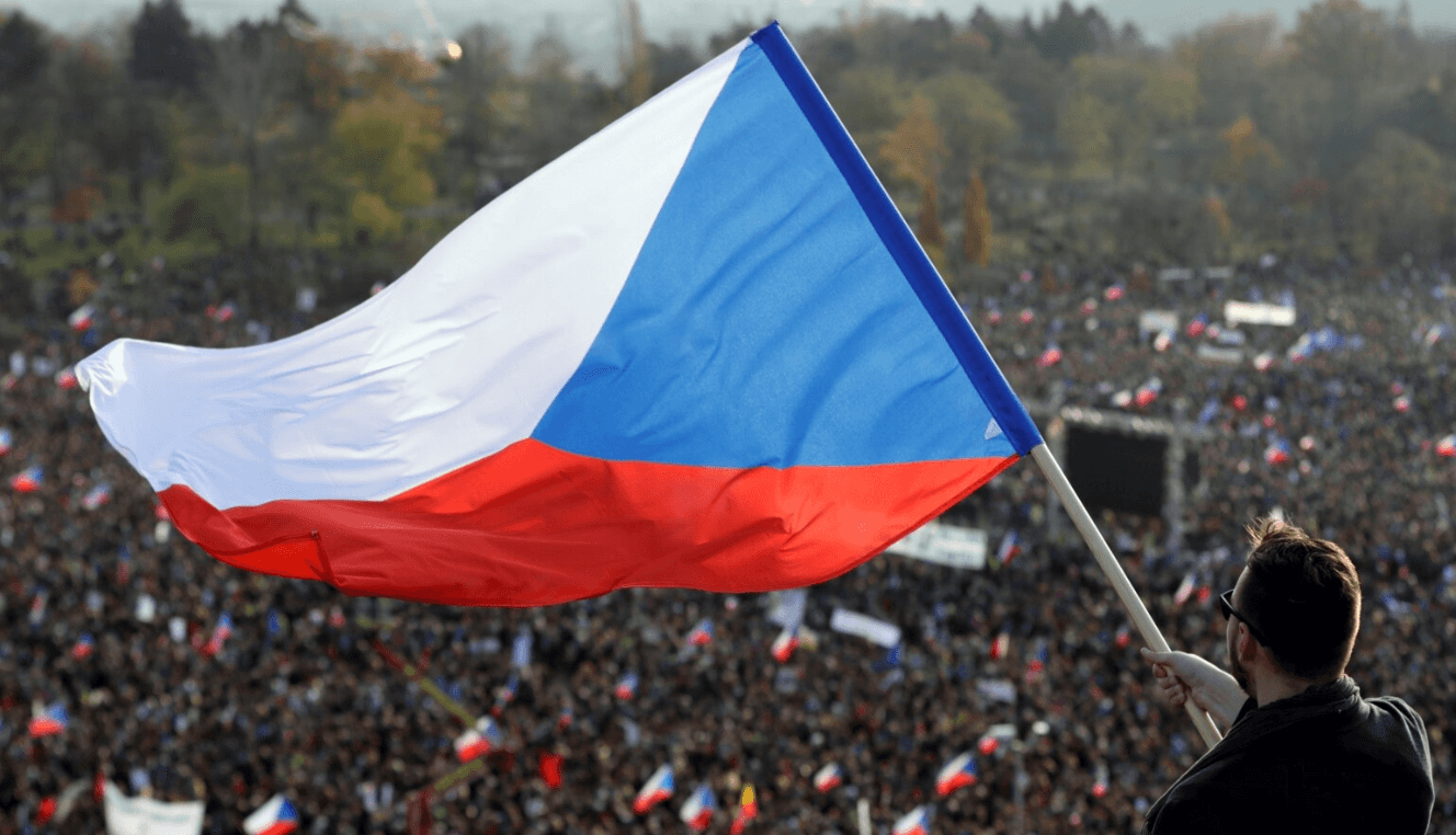 В Чехии планируют выдавать гражданство только тем россиянам, которые откажутся от российского