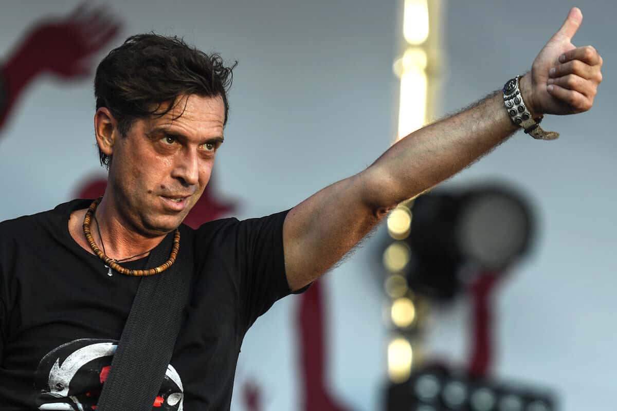 «Альфа-банк» не отдает Максиму Покровскому роялти, перечисленные на его счет Российским авторским обществом — адвокат