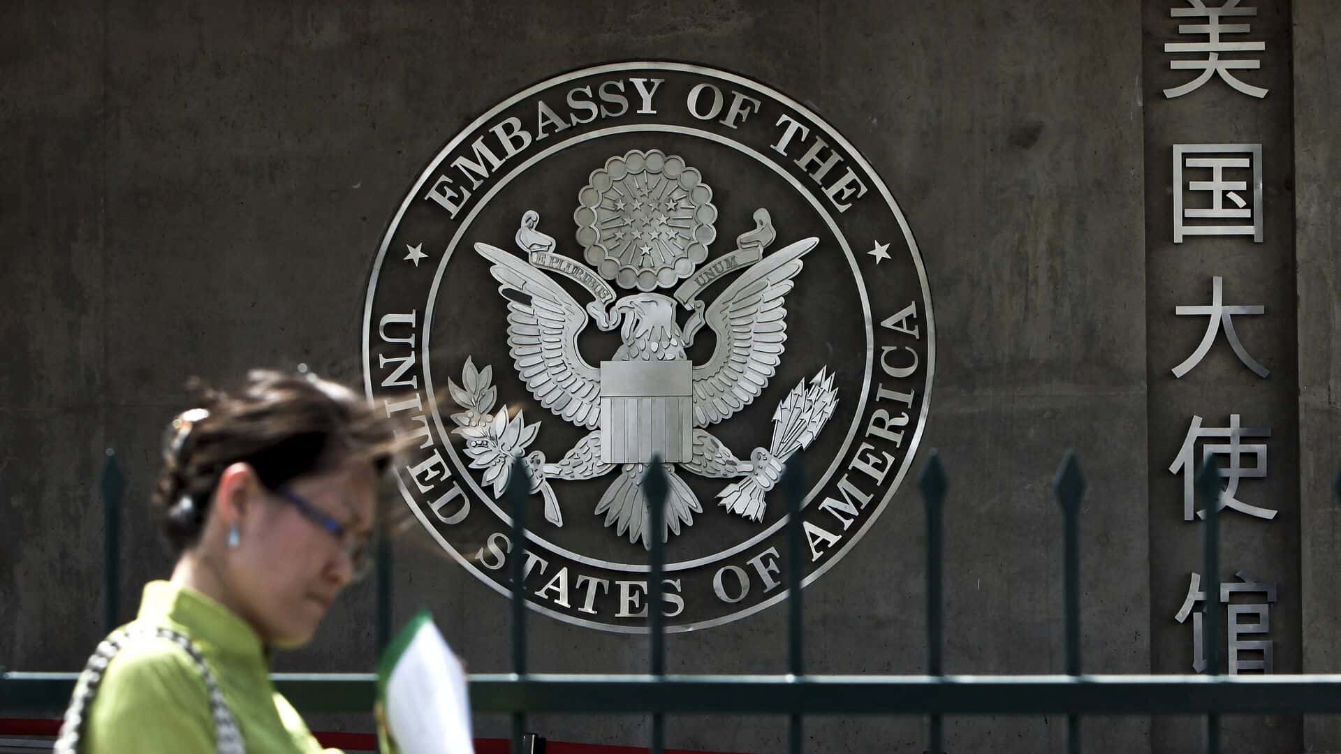 Правительство США запретило своим госслужащим вступать в романтические и сексуальные отношения с гражданами Китая — Associated Press