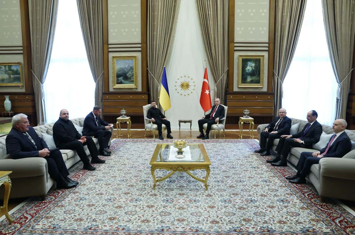 Фейк МИД РФ: в составе украинской делегации в Стамбуле нет опытных переговорщиков