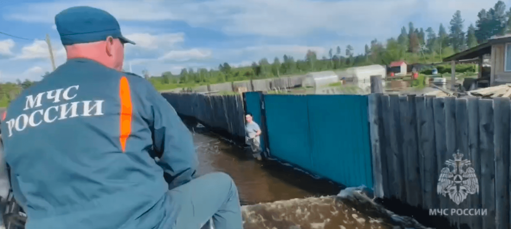 В Чите река вышла из берегов: МЧС эвакуирует дачников