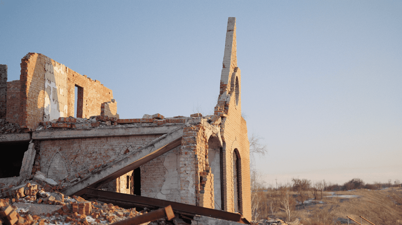 Оставшиеся. Исповеди украинцев, которые отказываются уезжать из разрушенных войной городов и поселков