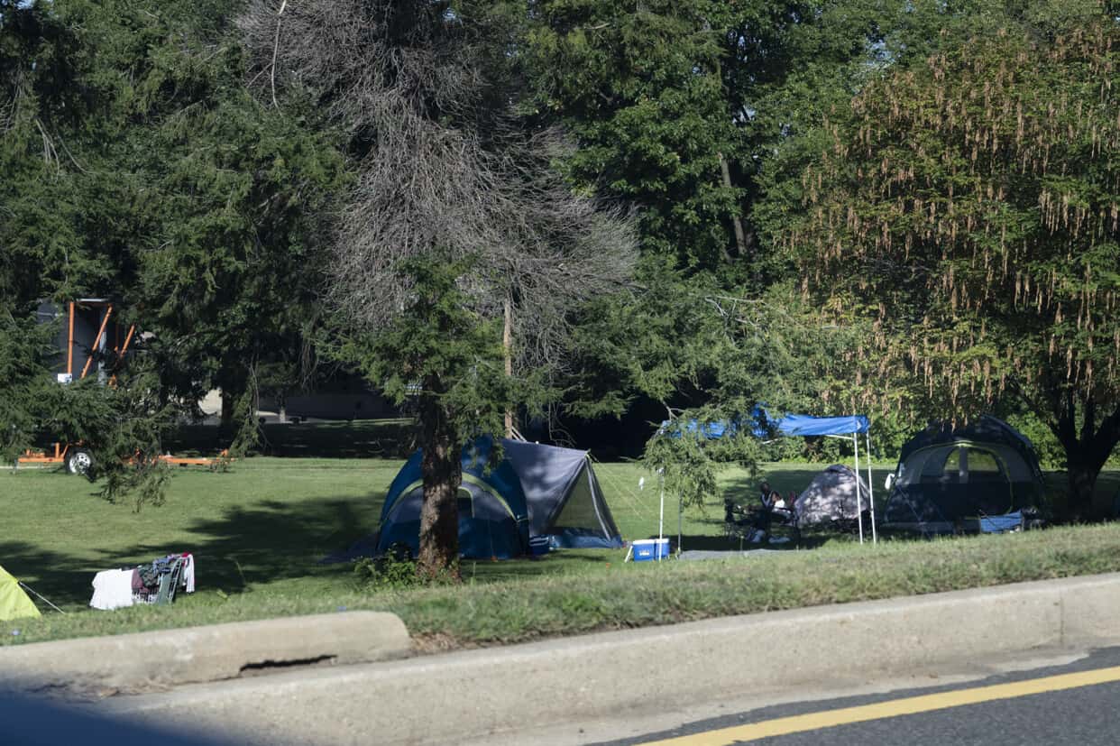 Трамп заявил, что всех бездомных вывезут из Вашингтона