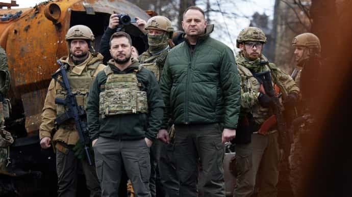 «Враг будет и дальше топтать нашу землю, но мы не сможем стрелять в него?» Украинцы хотят мира, но не ценой территориальных уступок