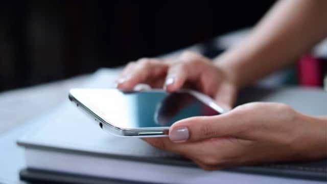 «Власти блокируют звонки через WhatsApp и Telegram, у которых есть шифрование, чтобы люди звонили через Max, открытый силовикам» — аналитики