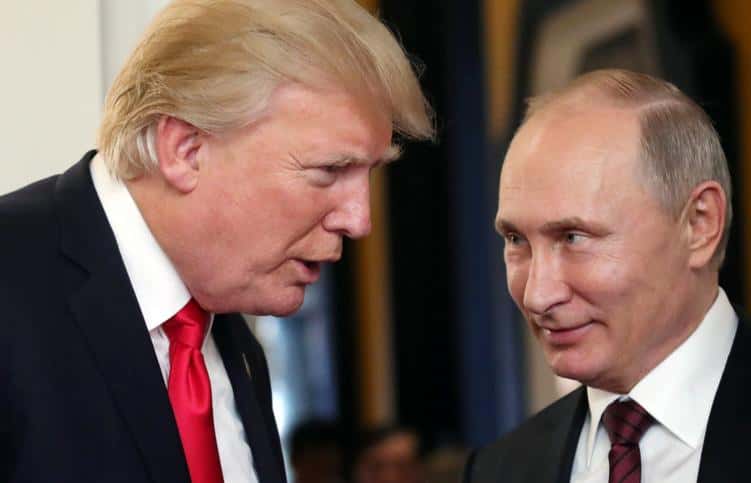 Кремлевские СМИ нашли эксперта, советующего Зеленскому согласиться на любую сделку Трампа и Путина. Он оказался стоматологом-пенсионером