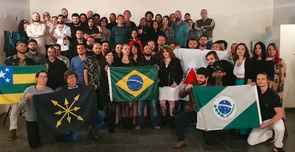 «Нацисты в Украине угрожают Европе», пишет бразилец. Сам он поклонник Дугина, а его жена — член неофашистского движения