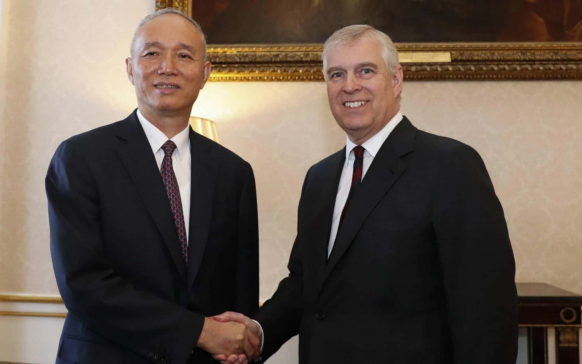 Принц Эндрю три раза встречался с членом политбюро КПК Цай Ци, занимавшимся шпионажем в Великобритании — The Telegraph