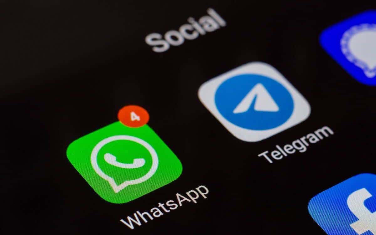 Роскомнадзор признал, что «частично ограничивает» работу Telegram и WhatsApp. Ранее пользователи с юга России пожаловались на сбои