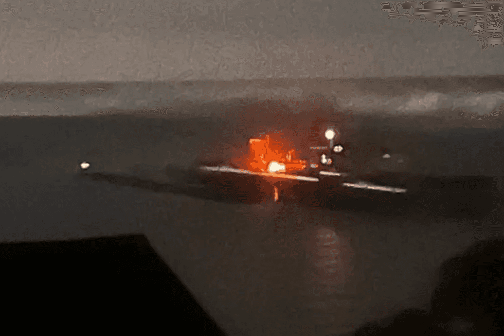 Минимум четыре танкера повреждены после атаки БПЛА на порт Туапсе, сообщили OSINT-аналитики. Два судна принадлежат «теневому флоту»