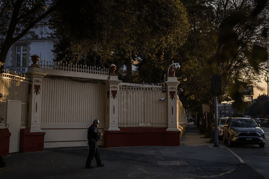 Фото: российское посольство в Мехико / NYT