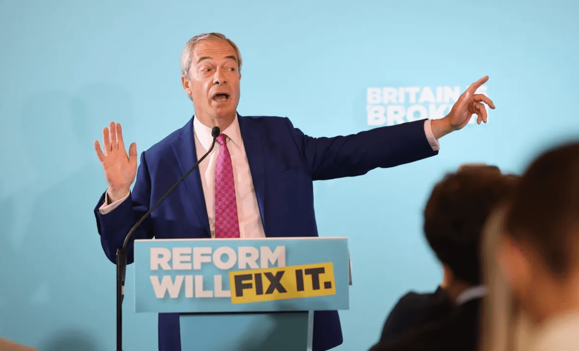 Фарадж поймал кураж. Как маргинальный популист превратился в лидера самой популярной партии Британии