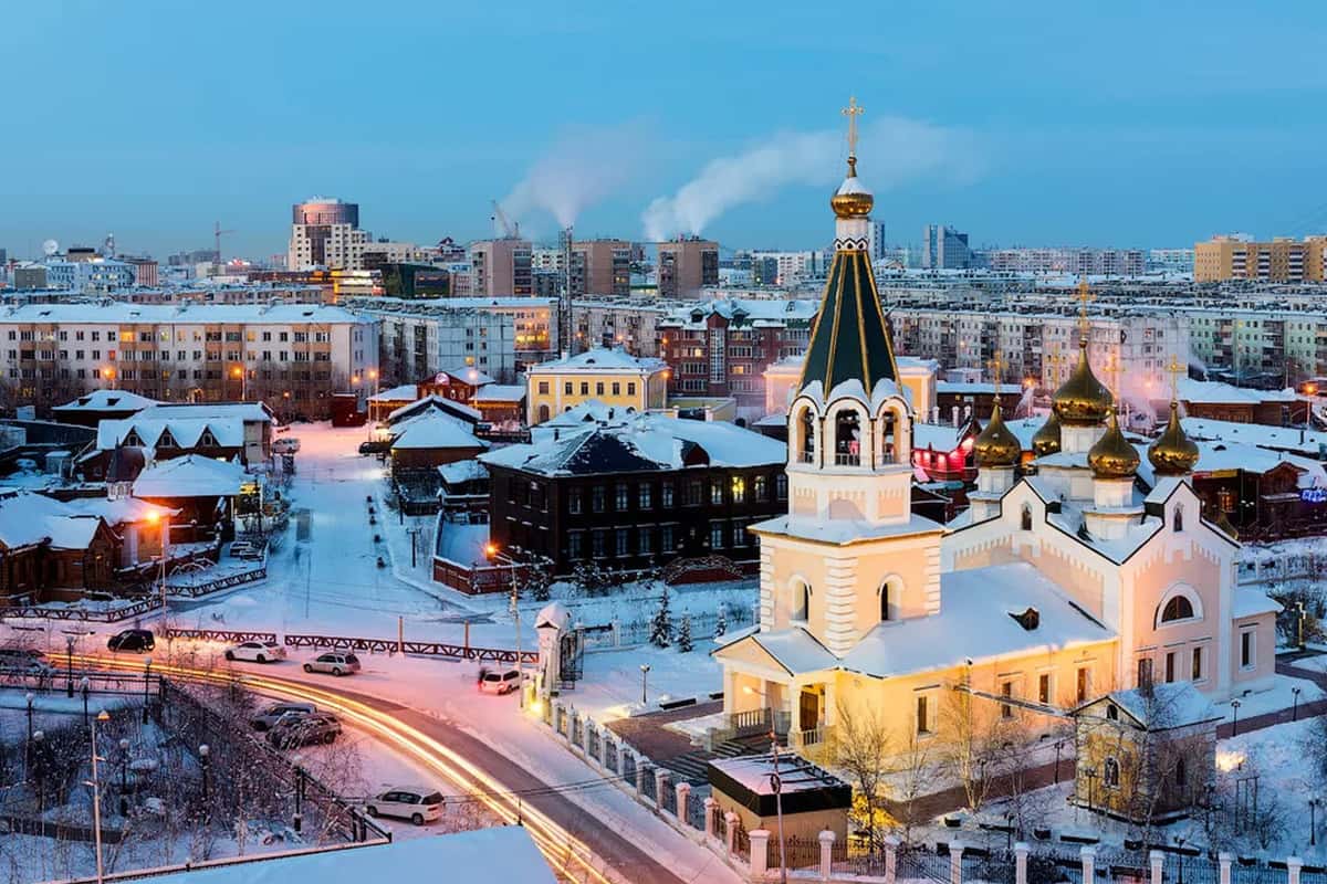 В шести районах Якутии почти закончился уголь для отопления. Коммунальные предприятия не могут расплатиться с поставщиками