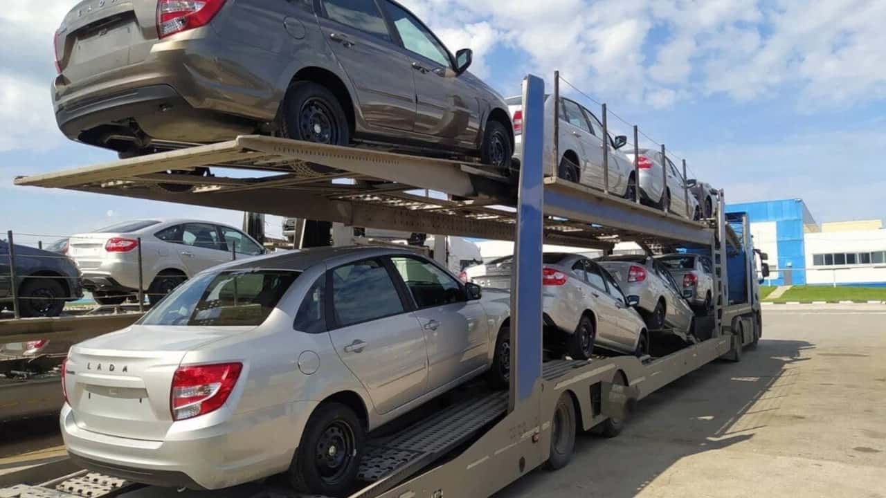 «Вести» сообщают о существенном росте экспорта автомобилей Lada. При сравнении с прошлогодними показателями большого роста не видно