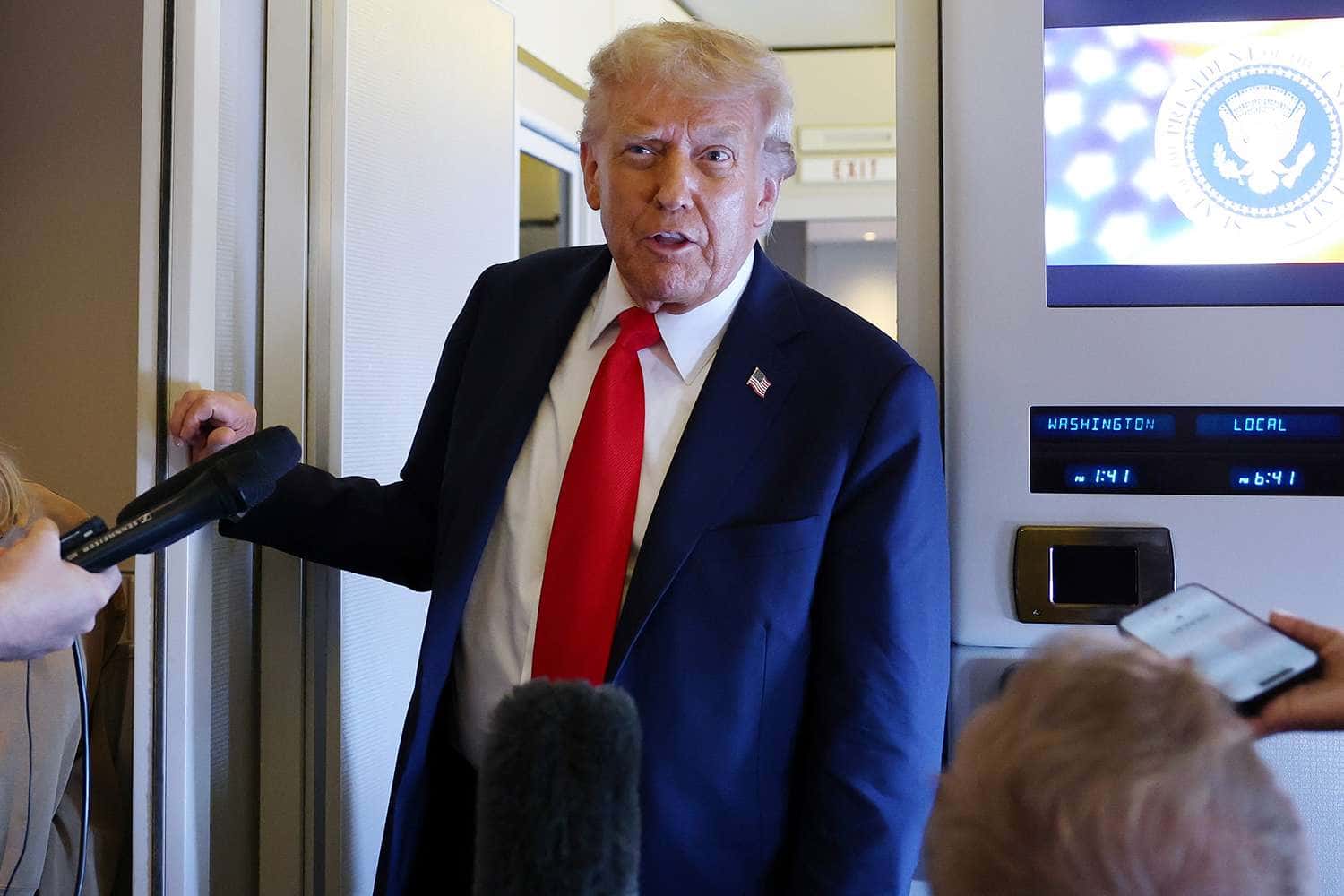 Трамп заявил, что США «на всякий случай» отправили к Ирану военный флот. На Ближний Восток идут авианосец и несколько эсминцев — источники