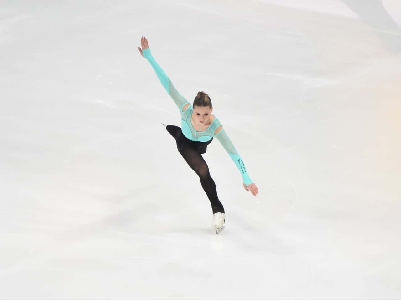 Камила Валиева выступила на чемпионате России по прыжкам впервые после 4-летней дисквалификации из-за допингового скандала — видео