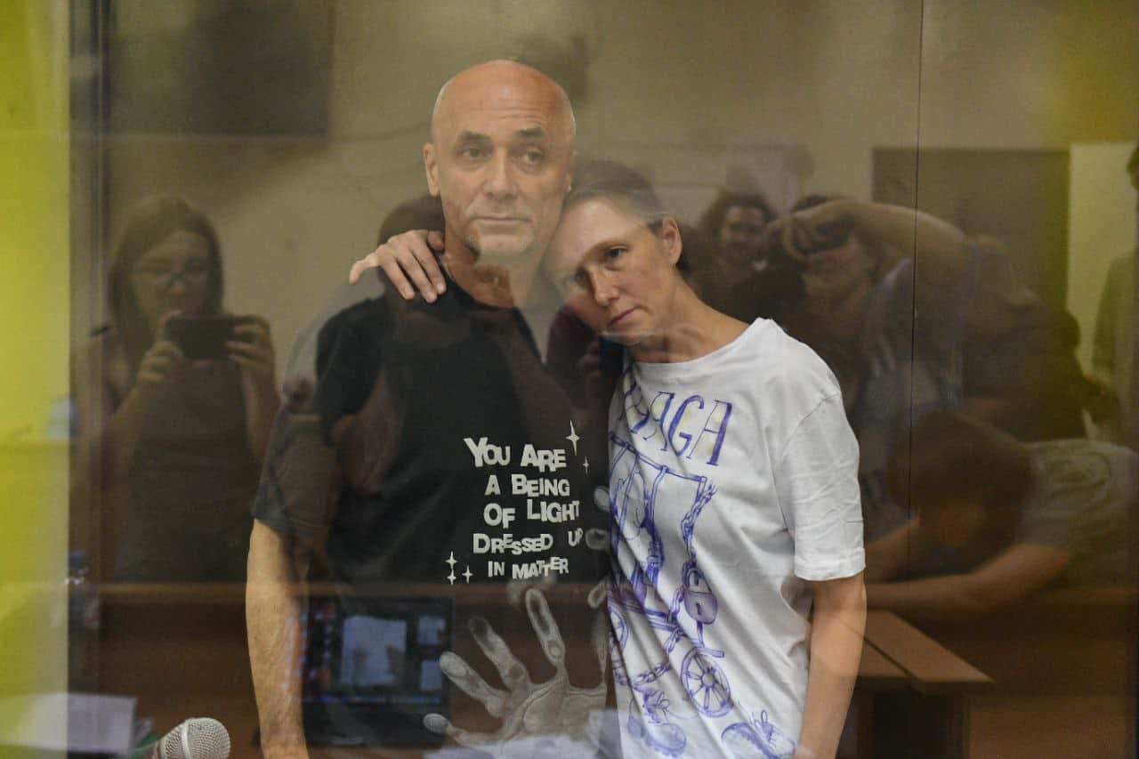 Политзаключенный Александр Доценко впал в кому после обширного инфаркта. Он осужден за антивоенные записки в супермаркете