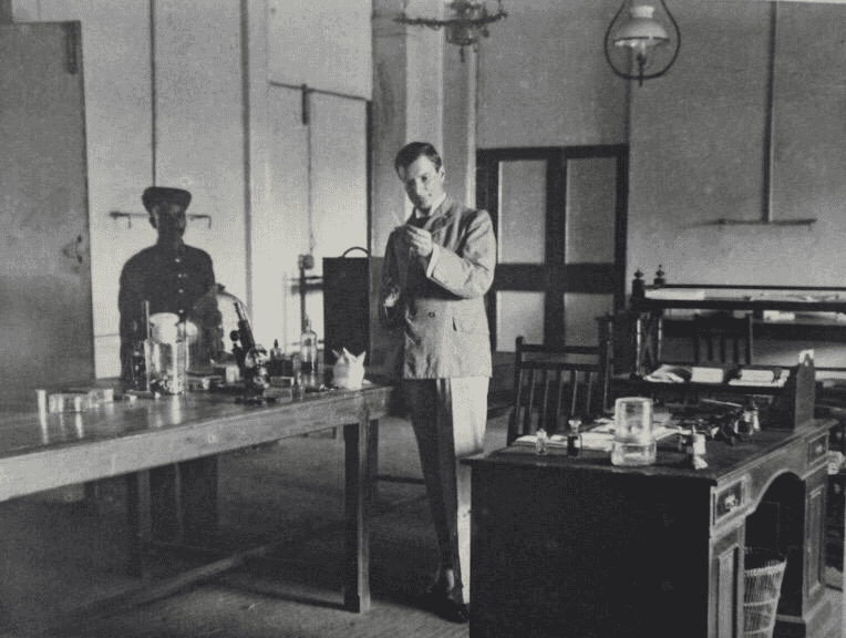 От чумных докторов до ковидоотрицателей: краткая история вакцинации от Средних веков до наших дней